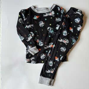 Carter's pajamas Black and Gray Space Set 2T